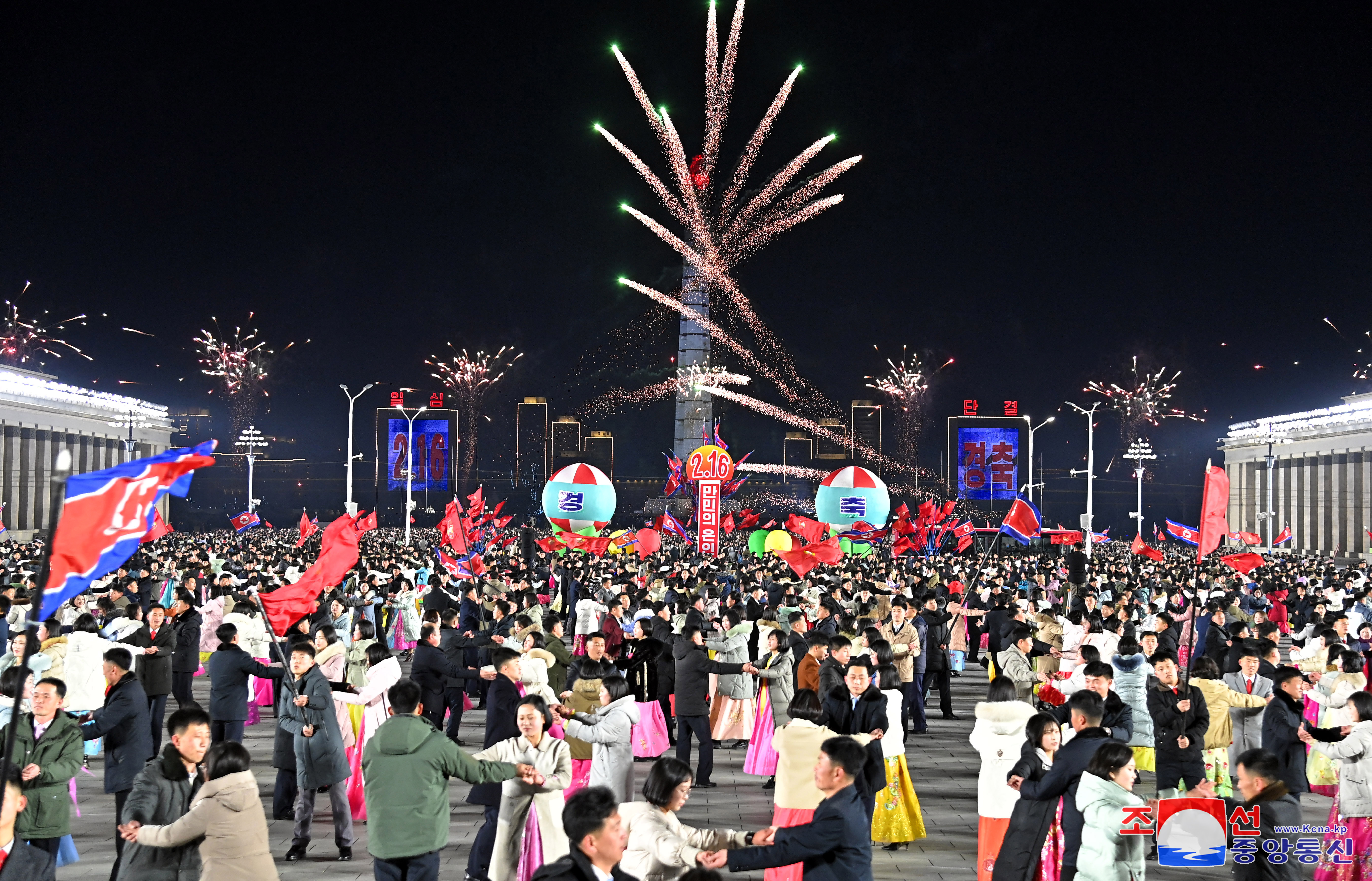 15-偉大な金正日国防委員長の生誕83周年を盛大に慶祝する